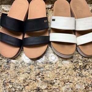 Reef Black and Cream Slide Sandals Size 7